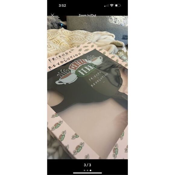 Revolution makeup x friends central perk coffee cup mirror handheld vanity - Picture 3 of 3